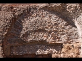 04373 ostia - regio i - insula viii - botteghe (i,viii,10) - raum 6 - nordwand - detail - 09-2022.jpg